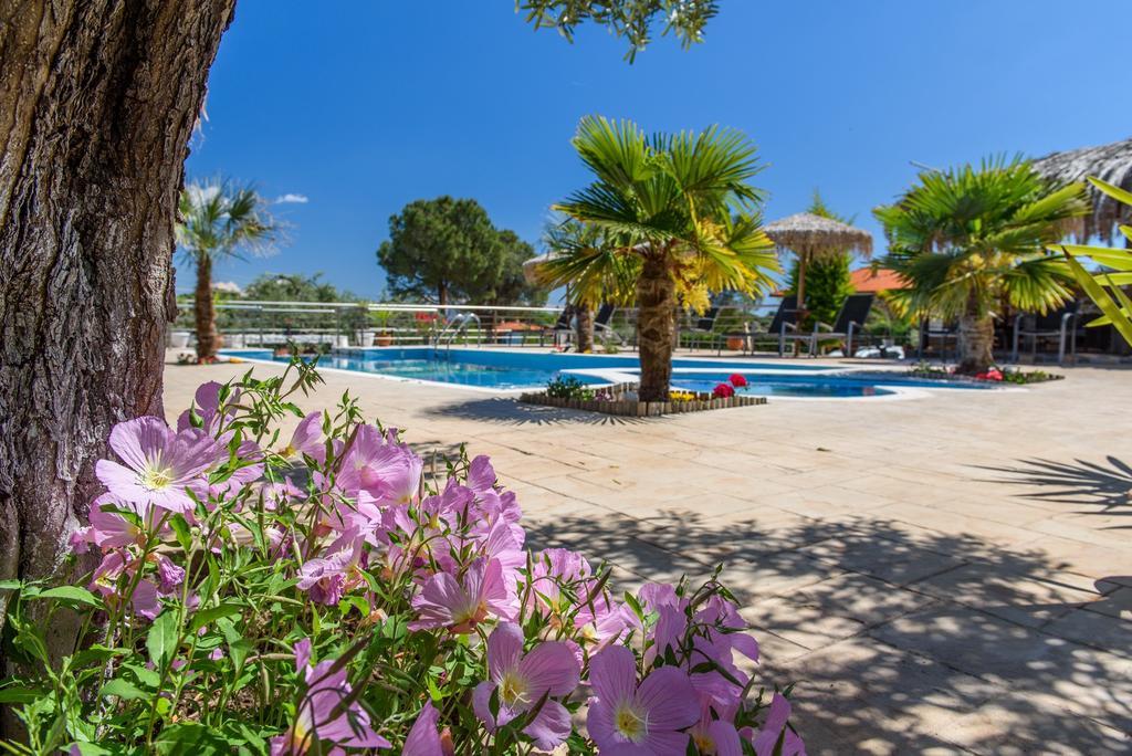 Simon King Apartment Vourvourou Bagian luar foto