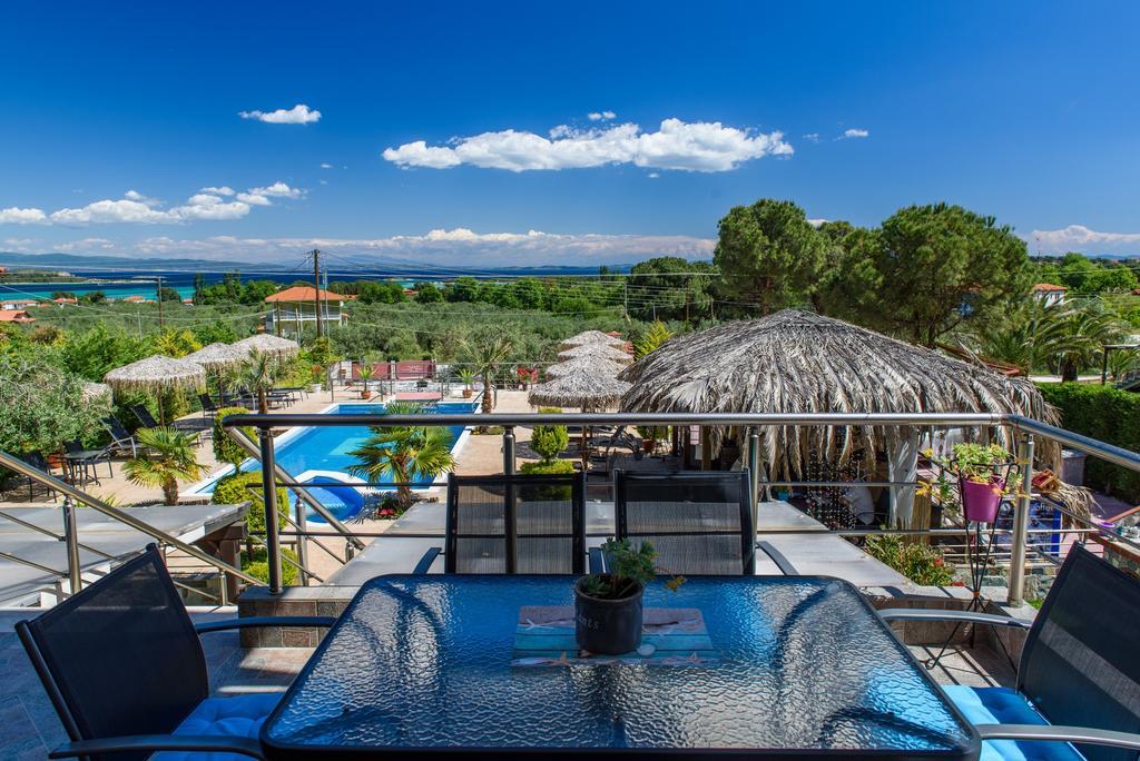 Simon King Apartment Vourvourou Bagian luar foto